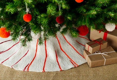 Knit Around Tree Skirt