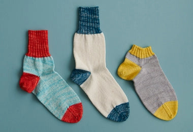 Easy Heel Colorblock Socks in Fine Print