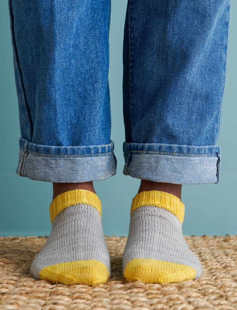 Easy Heel Colorblock Socks in Fine Print