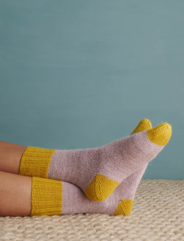 Easy Heel Colorblock Socks in Quartz Pattern Download