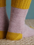 Easy Heel Colorblock Socks in Quartz Pattern Download
