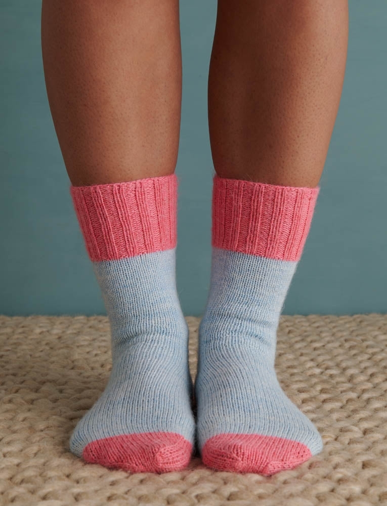 Easy Heel Colorblock Socks in Quartz Pattern Download