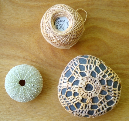 Margaret Oomen’s Little Urchin Crochet Covered Sea Stones | Purl Soho