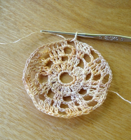 Margaret Oomen’s Little Urchin Crochet Covered Sea Stones | Purl Soho