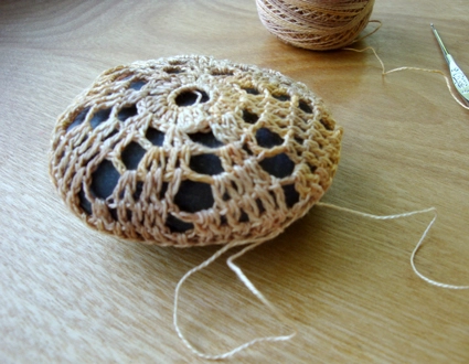 Margaret Oomen’s Little Urchin Crochet Covered Sea Stones | Purl Soho