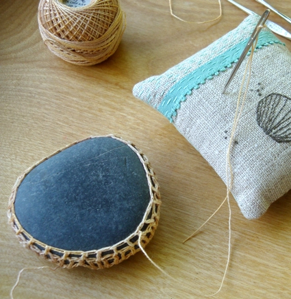 Margaret Oomen’s Little Urchin Crochet Covered Sea Stones | Purl Soho