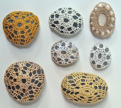 Margaret Oomen’s Little Urchin Crochet Covered Sea Stones | Purl Soho