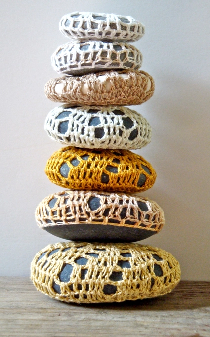 Margaret Oomen’s Little Urchin Crochet Covered Sea Stones | Purl Soho