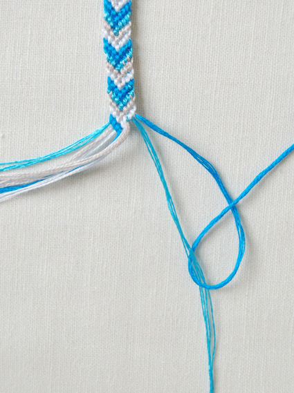 step by step friendship bracelet