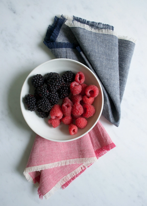 https://www.purlsoho.com/create/wp-content/uploads/2014/05/frindged-chambray-napkins-600-8.jpg