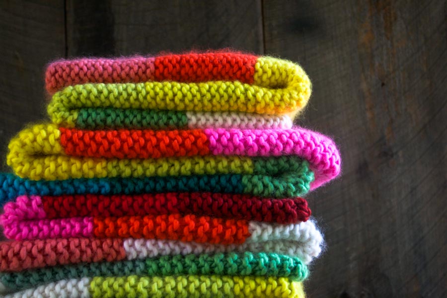 How To Change Colors & Yarn Strands with Bernat Blanket, BEGINNER