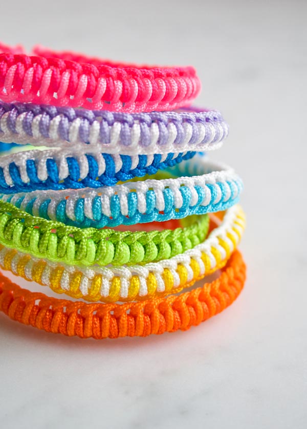 How to make a twisted friendship bracelet in 2 minutes - Twitchetts