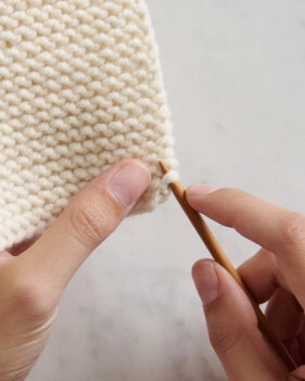 How to Sew a Vertical Edge to a Horizontal Edge - How to Knit