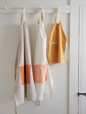 Adjustable Aprons in Daily Linen | Purl Soho