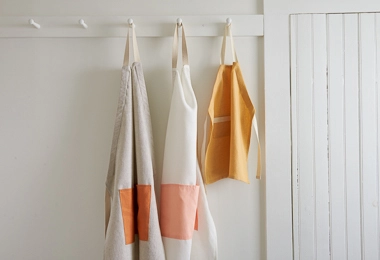 Adjustable Aprons in Daily Linen