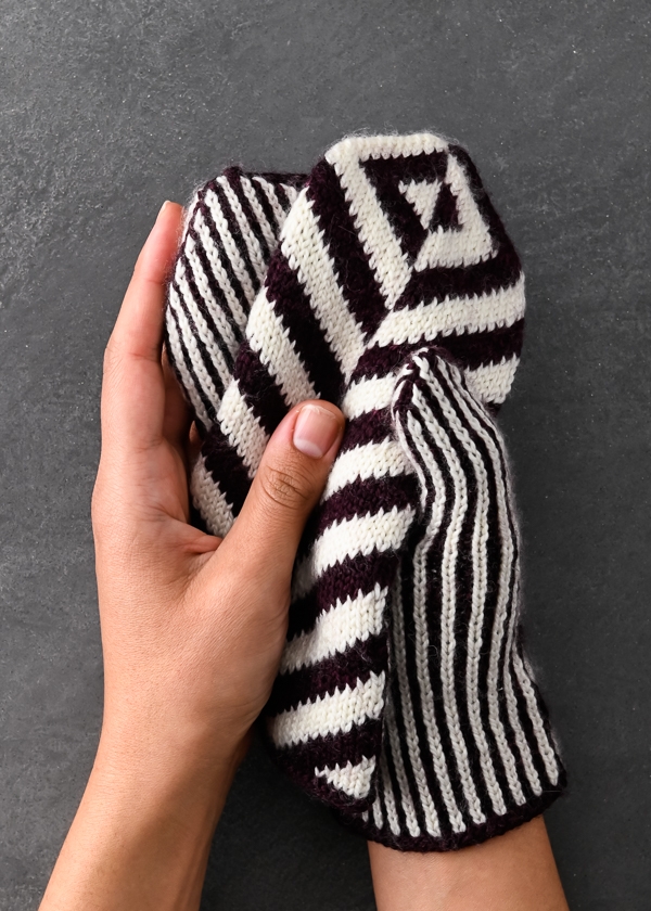 Ainur Berkimbayeva For Purl Soho: Herringbone Mittens | Purl Soho