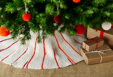 Knit Around Tree Skirt