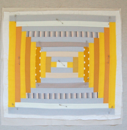 Mini Quilt of the Month, January: Courthouse Steps | Purl Soho
