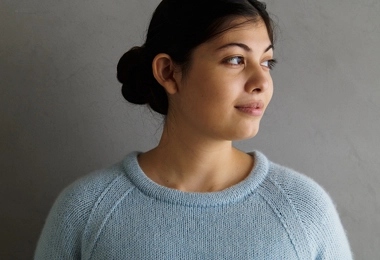 Classic Hemmed Crewneck In Cashmere Merino Bloom