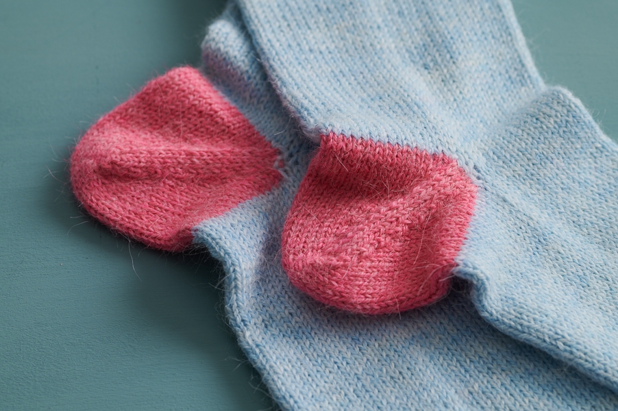 Easy Heel Colorblock Socks in Quartz | Purl Soho