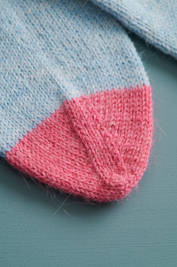 Easy Heel Colorblock Socks in Quartz | Purl Soho