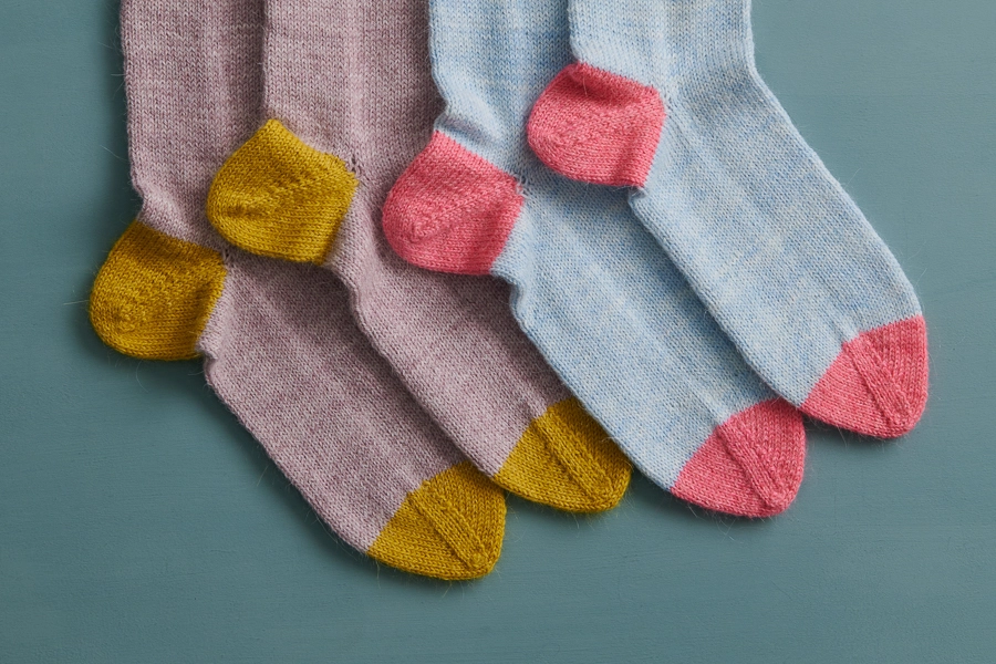 Easy Heel Colorblock Socks in Quartz | Purl Soho