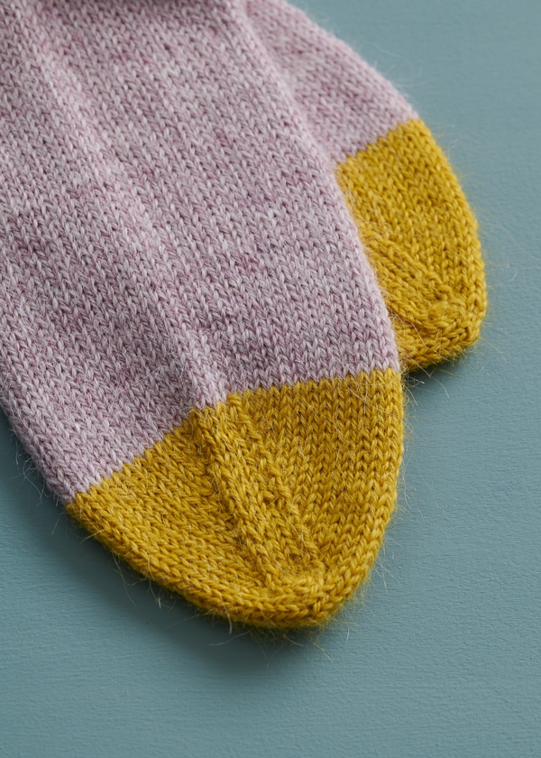 Easy Heel Colorblock Socks in Quartz | Purl Soho