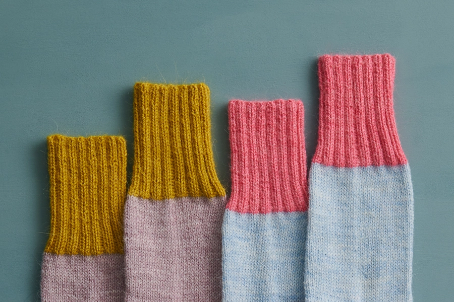 Easy Heel Colorblock Socks in Quartz | Purl Soho