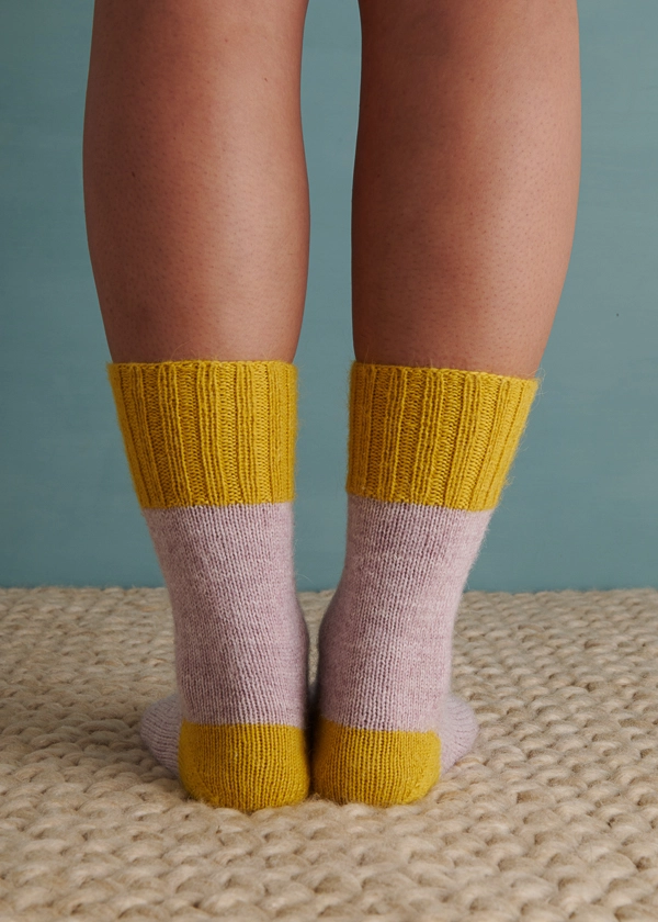 Easy Heel Colorblock Socks in Quartz | Purl Soho