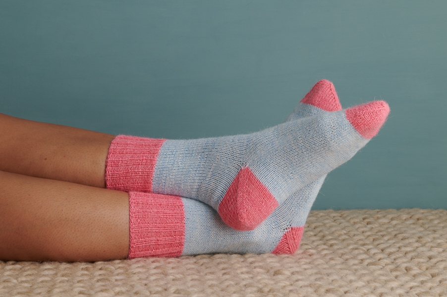 Easy Heel Colorblock Socks in Quartz | Purl Soho