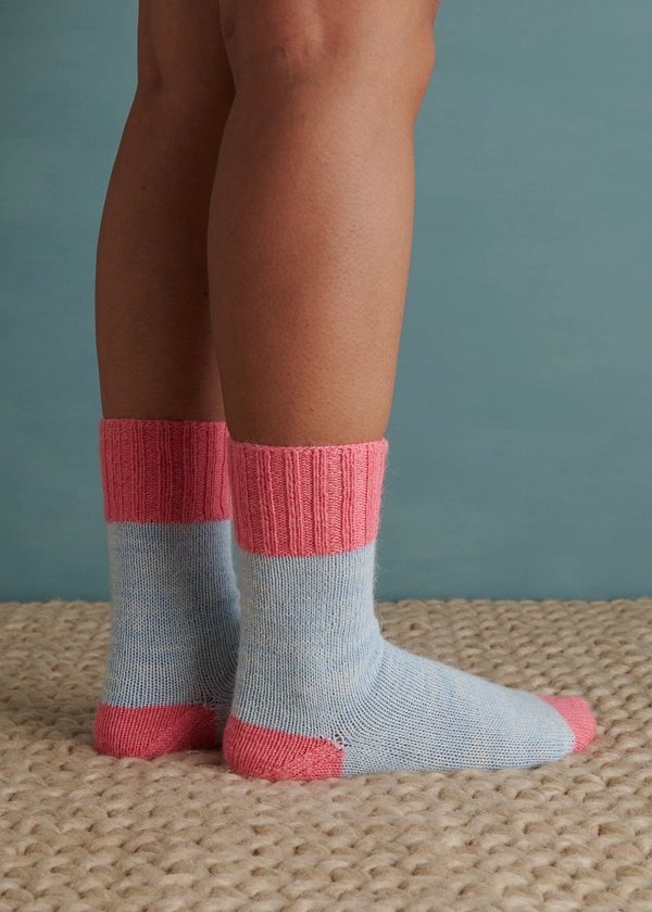 Easy Heel Colorblock Socks in Quartz | Purl Soho