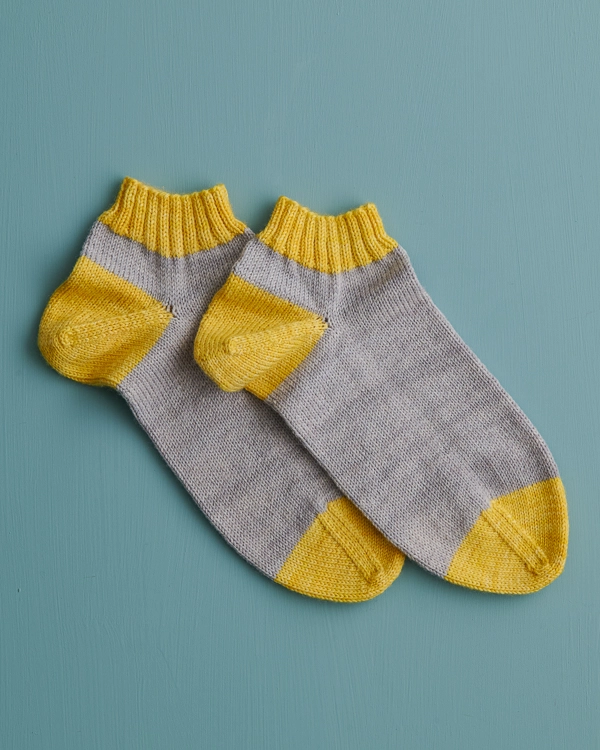 Easy Heel Colorblock Socks in Fine Print | Purl Soho