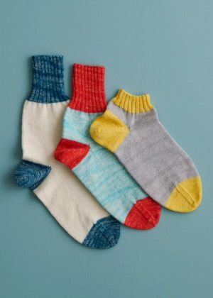 Easy Heel Colorblock Socks in Fine Print | Purl Soho