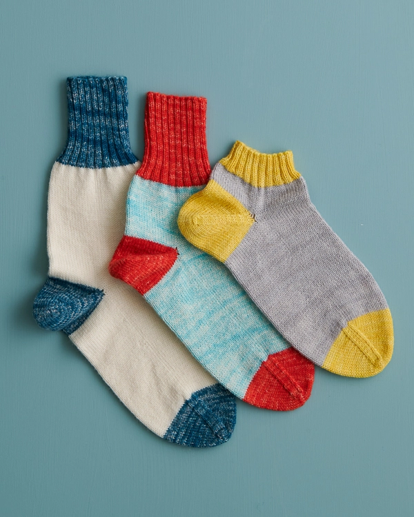 Easy Heel Colorblock Socks in Fine Print | Purl Soho