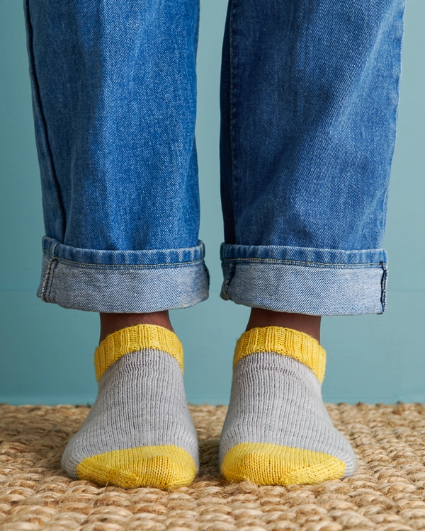 Easy Heel Colorblock Socks in Quartz | Purl Soho