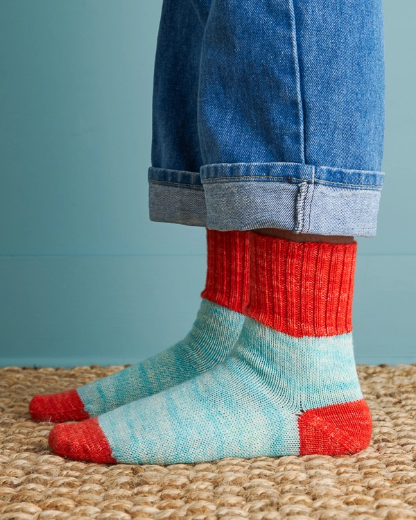 Easy Heel Colorblock Socks in Fine Print | Purl Soho