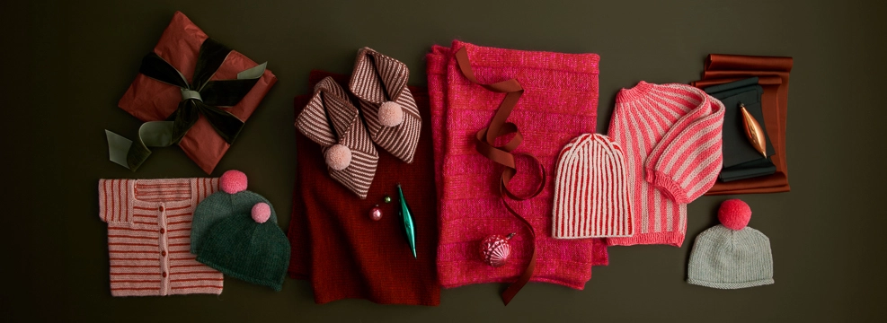 Free knitting patterns for gift knits, including hat knitting patterns, baby gifts, and scarf patterns.